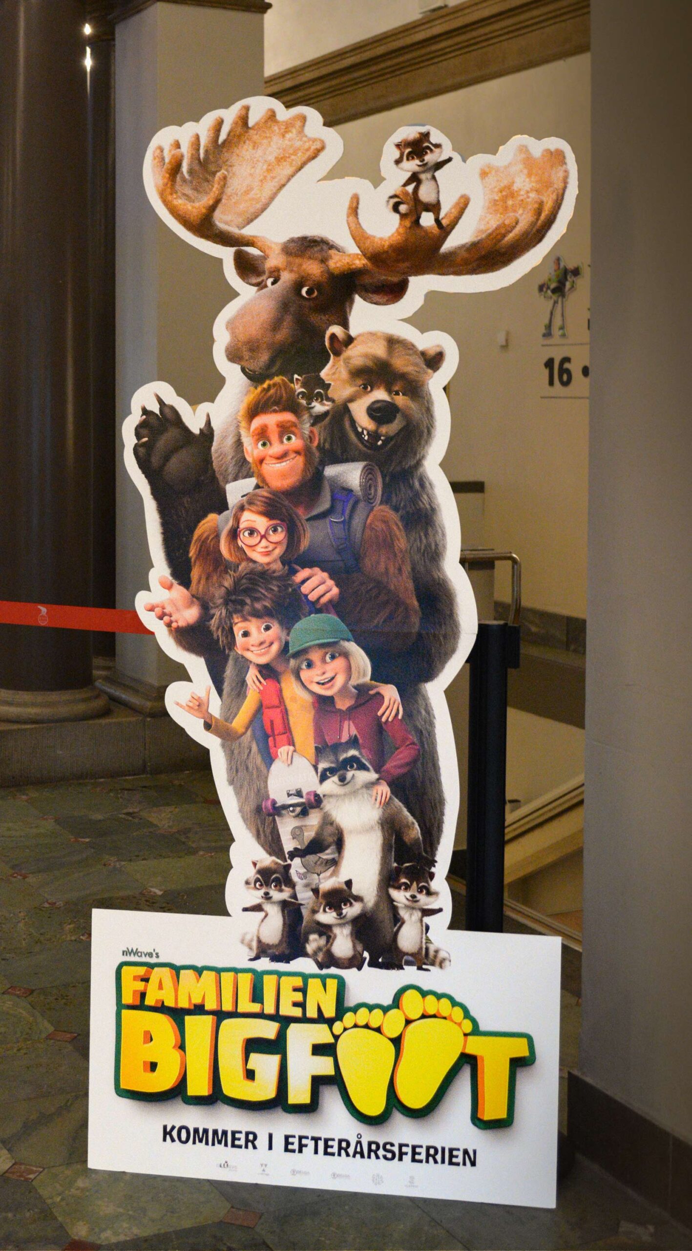 Familien Bigfoot - Standee
